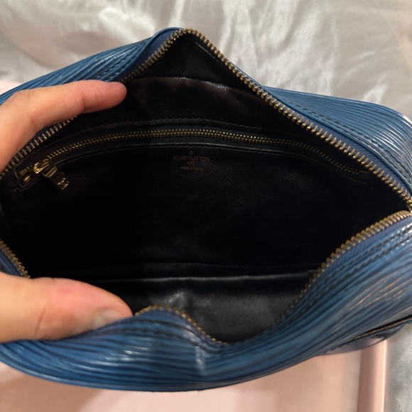 Louis Vuitton Epi Leather Trocadero 24 - Picture 3 of 12